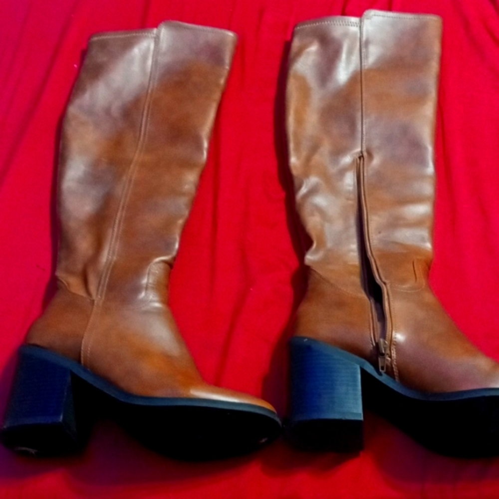 Knee high boots. Venus